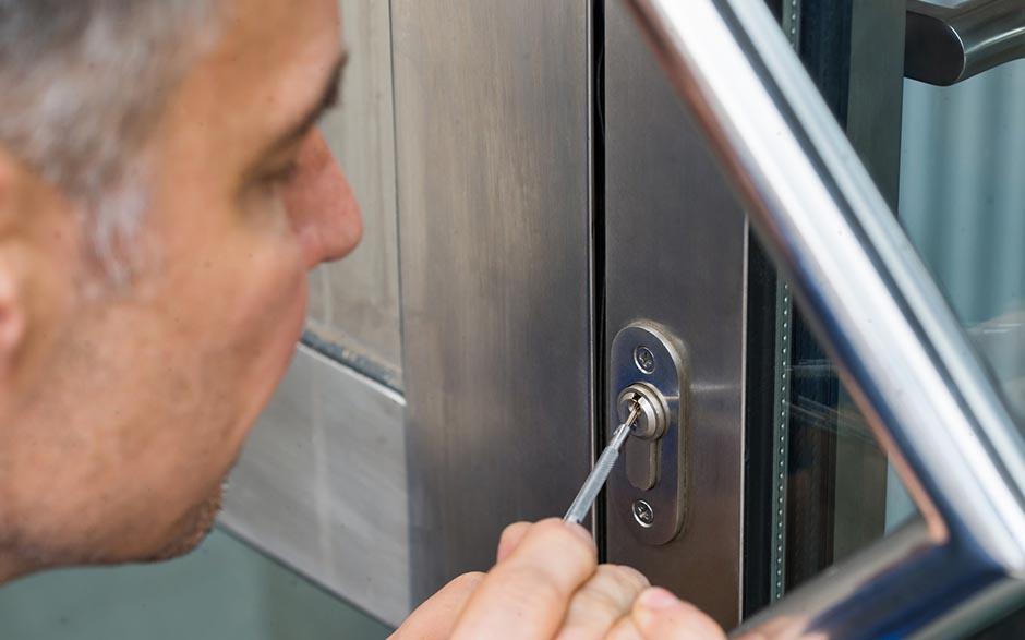 travail de qualité serrure porte blindée Orsay